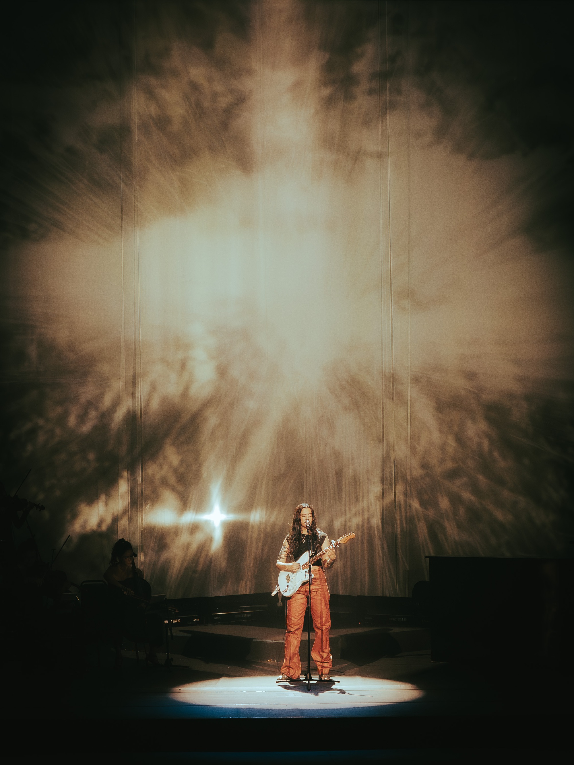 Javiera Mena: Bajo la inmersión de nuevo prisma sonoro